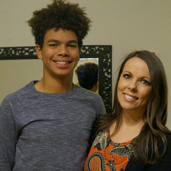 Meet your Posher, Amanda - Picture 2 of 2